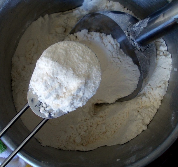 flour-spoon